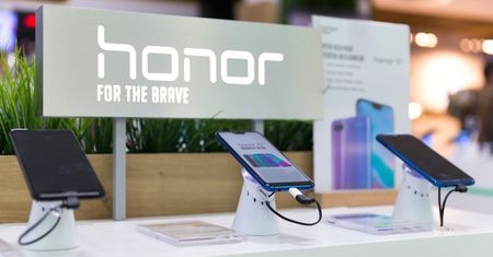 EMUI 9.0 i nowy Android dla Honora Play i Honora 10 znów w zasięgu – jest jeden haczyk