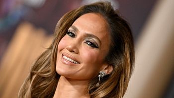 56-letnia Jennifer Lopez pręży się w bikini. Fani oszaleli: "Tak pięknie, że zapiera dech w piersiach"