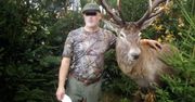 Pies wyjadał wnętrzności żyjącej sarny. Reakcja myśliwego szokuje
