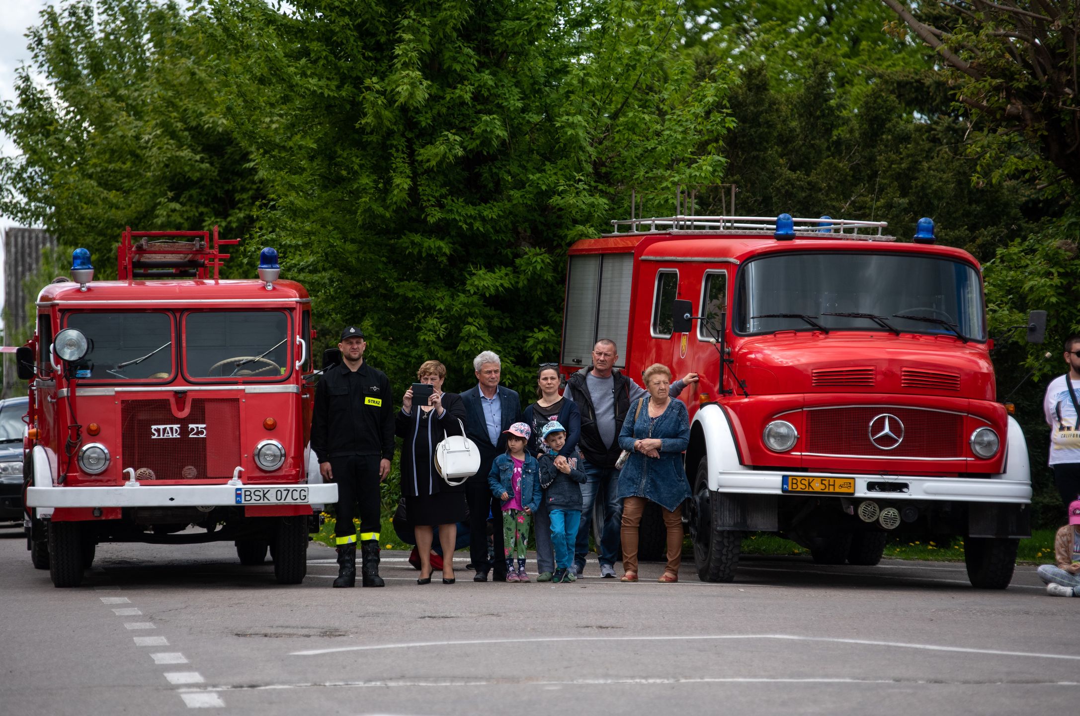 Sokolka, woj. podlaskie, 15.05.2022. Powiatowe obchody Dnia Strazaka na placu miejskim. Podczas uroczystosci wreczono strazakom awanse i odznaczenia. N/z prezentacja dawnych samochodow strazackich, z lewej STAR 25 z 1963 roku
