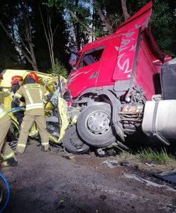 Dwie osoby nie żyją po zderzeniu busa i ciężarówki