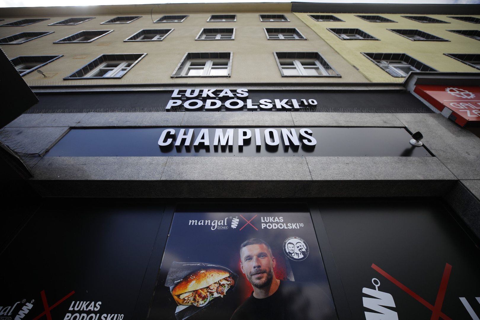 Lukas Podolski w Zabrzu otworzy pierwszy lokal Mangal Döner 