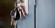 Zostawiasz klucz w zamku na noc? Ułatwiasz zadanie złodziejowi