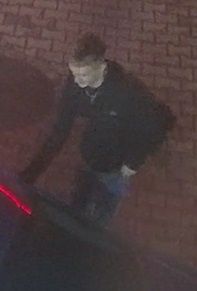 Policja publikuje zdjęcia poszukiwanego mężczyzny