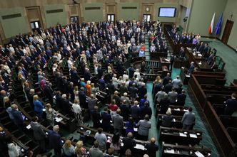 Niejawne podarunki dla polityków. Rząd chce podnieść próg wpisu do rejestru korzyści