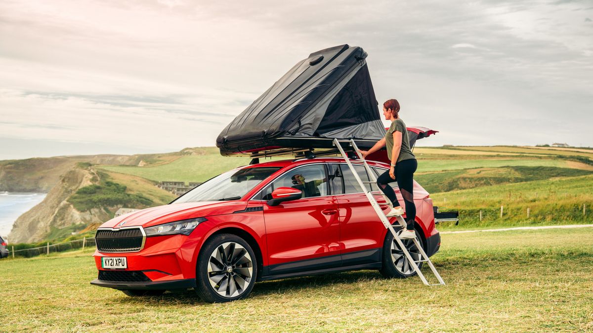 Namiot na dachu to niezła opcja na nocleg