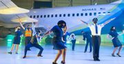 Roztańczeni pracownicy Alaska Airlines. "Nie masz maseczki? Nie lecisz!"