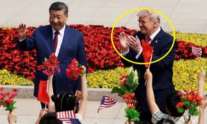 Trump uśmiechał się z wrażenia. Oto jego powitanie w Chinach