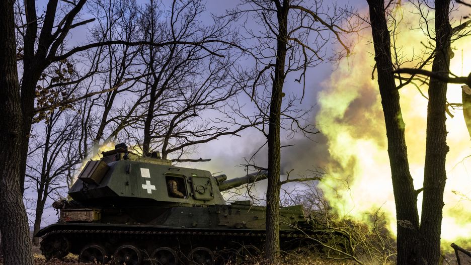 BAKHMUT, UKRAINE - DECEMBER 03: Ukrainian servicemen with the 24th Mechanised Brigade fire a Soviet 152mm self-propelled howitzer towards an enemy position on December 03, 2022, in Bakhmut, Ukraine. (Photo by Diego Fedele/Getty Images)