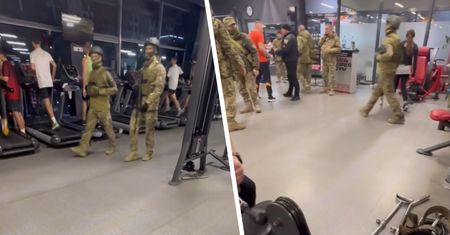 Instrukcja na wypadek łapanki. Hasło "SOS" oznacza, że przeszli bramkę