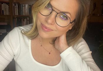 Kwaśniewska w "piżamowym" komplecie. Stylowy luz w wakacyjnym wydaniu