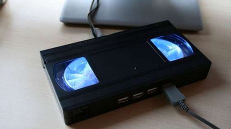 Odrobina nostalgii – hub USB w kształcie kasety VHS 1