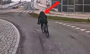 Kobieta na rondzie. I nagle taki manewr. Aż trudno uwierzyć