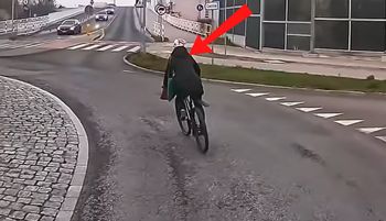 Kobieta na rondzie. I nagle taki manewr. Aż trudno uwierzyć