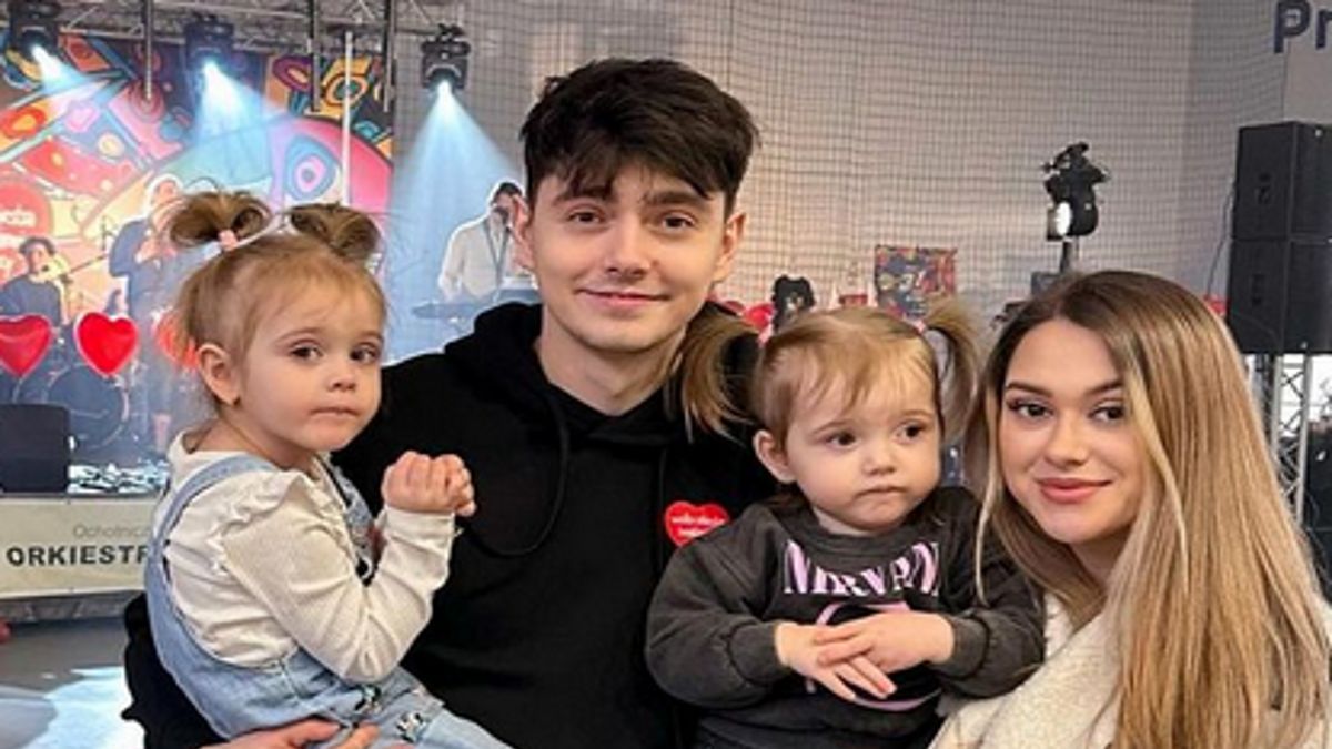 Sylwia Przybysz i Jan Dąbrowski z dziećmi