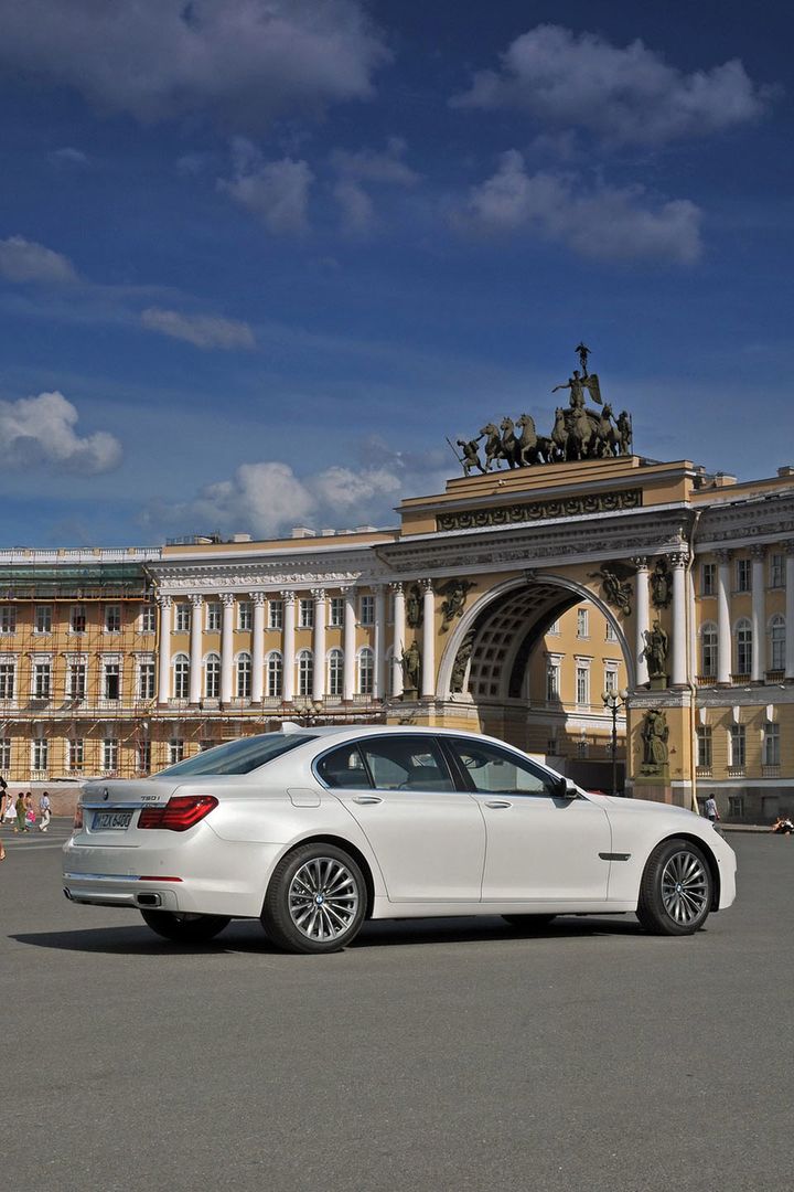 BMW serii 7 na rok 2013 - megagaleria niemieckiego okrętu flagowego 254