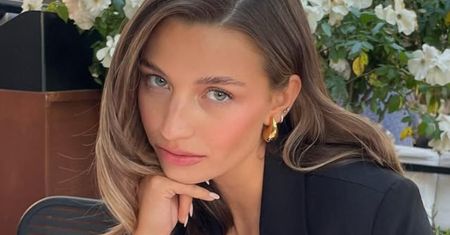 Już nosi "mistletoe make-up". Gwiazdy go pokochały