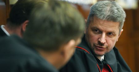 Dostał zarzuty po ruchu Macierewicza. Upada śledztwo ws. Smoleńska