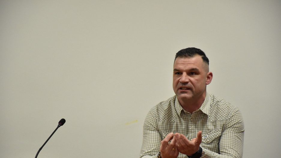 Radni z Przechlewa apelują do wójta Andrzeja Żmudy-Trzebiatowskiego o podanie się do dymisji. Na zdjęciu przewodniczący Rady Gminy Przechlewo Tomasz Prus