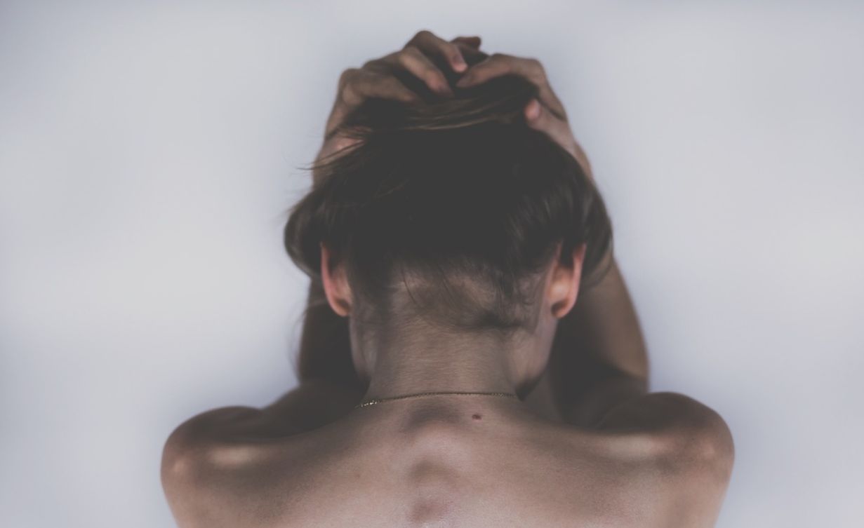 Estrogeny, czyli hormony o budowie steroidowej są powiązane z występowaniem migren.