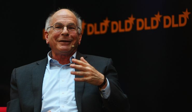 Myślisz rozważnie czy emocjonalnie? Światowej sławy badacz ostrzega przed pułapkami myślenia