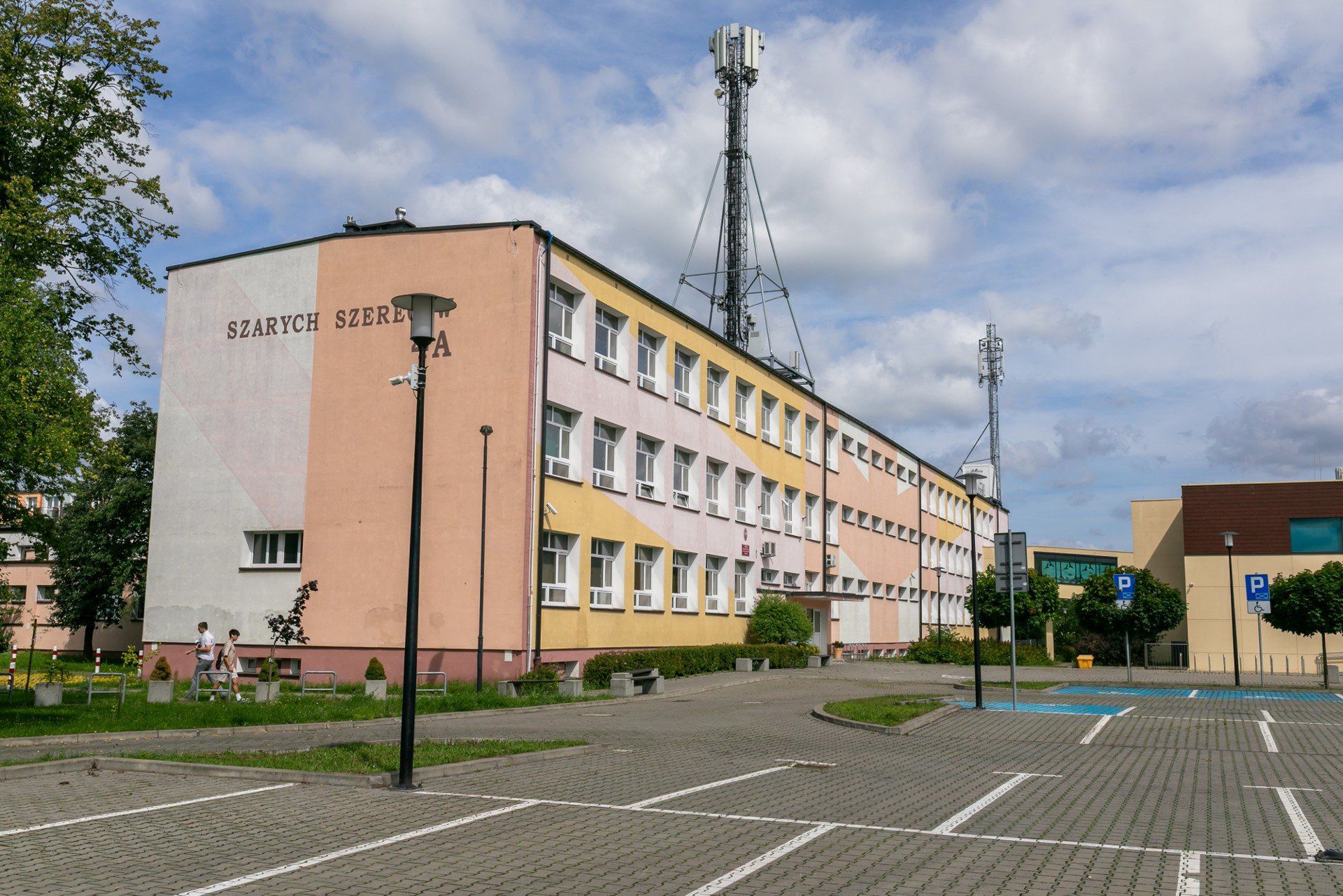 V LO w Bydgoszczy istnieje już na edukacyjnej mapie miasta od siedmiu dekad. Od 1 września 1974 r. siedziba liceum znajduje się przy ul. Szarych Szeregów 4a na bydgoskich Kapuściskach.
