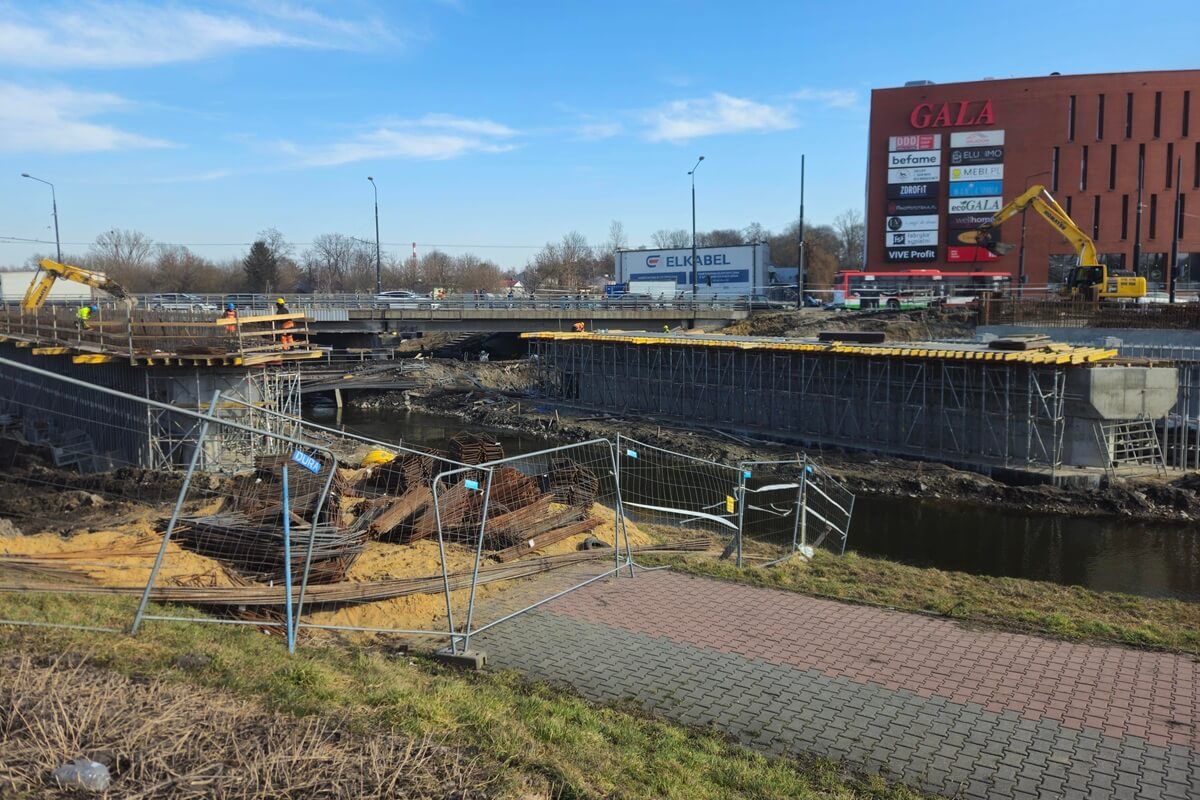 Nowe utrudnienia na al. Unii Lubelskiej od poniedziałku. Most nad Bystrzycą rośnie, ale harmonogram się sypie