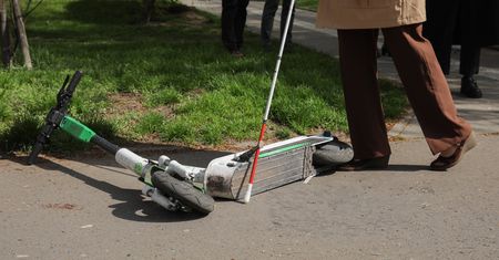 Nastolatek na hulajnodze potrącił seniorkę. Kobieta nie żyje