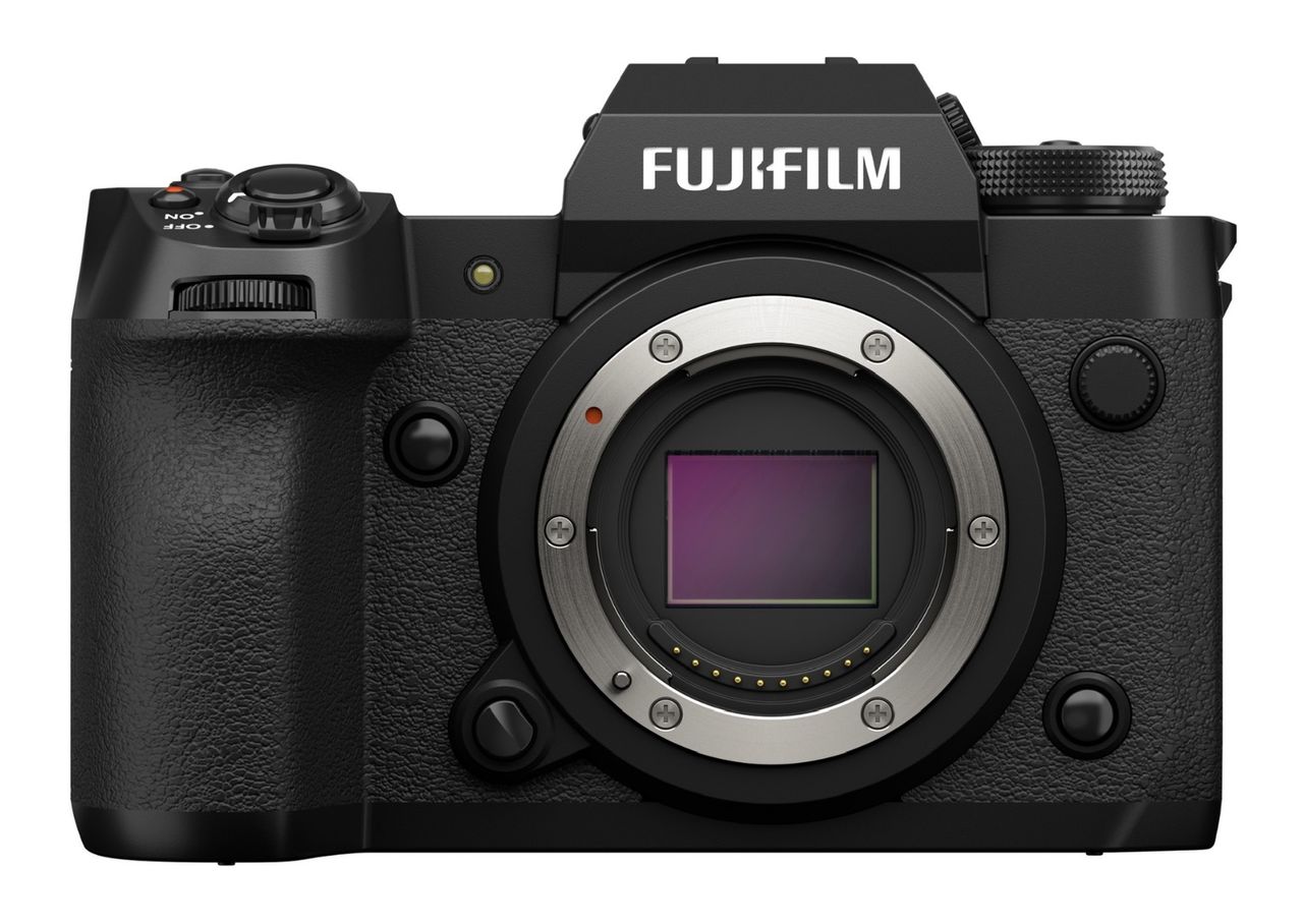 Fujifilm X-H2 wygląda jak jego młodszy brat, lecz środek znacznie się różni.