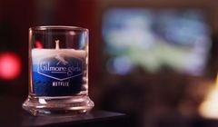 Netflix z zapachową świeczką reklamuje powrót serialu „Kochane kłopoty” (wideo)