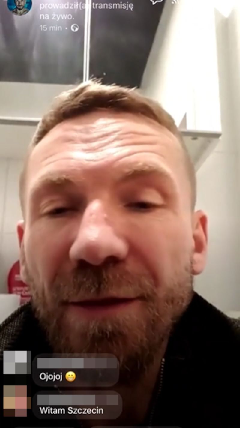Nocna transmisja Przemka Kossakowskiego z łazienki. Smutne? 