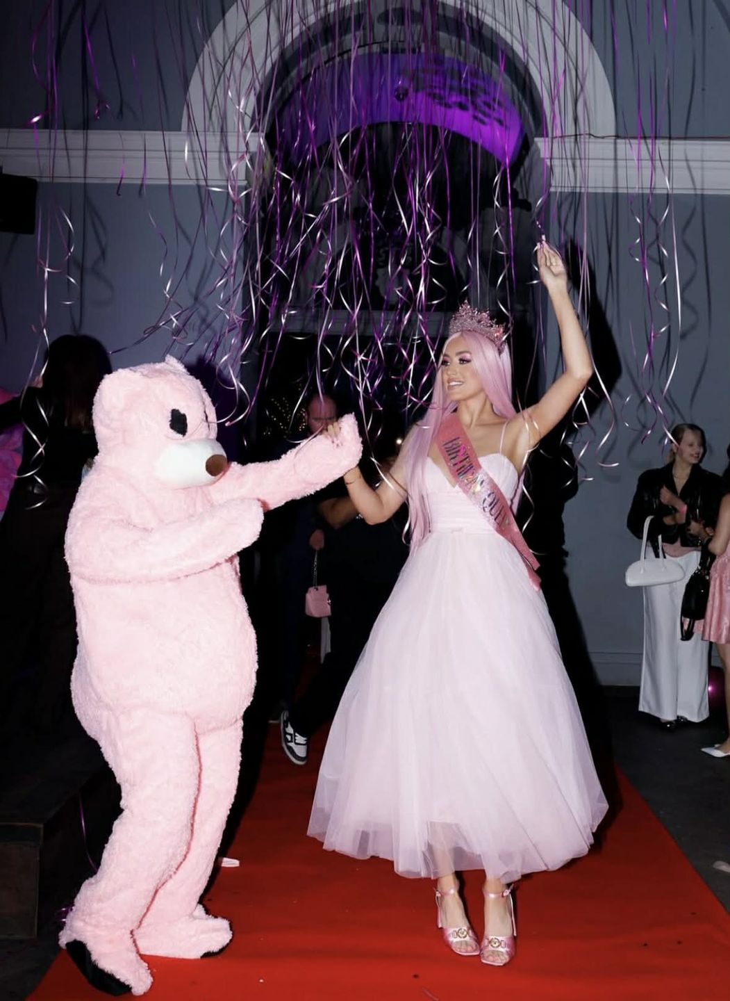 Caroline Derpienski świętuje 23. urodziny