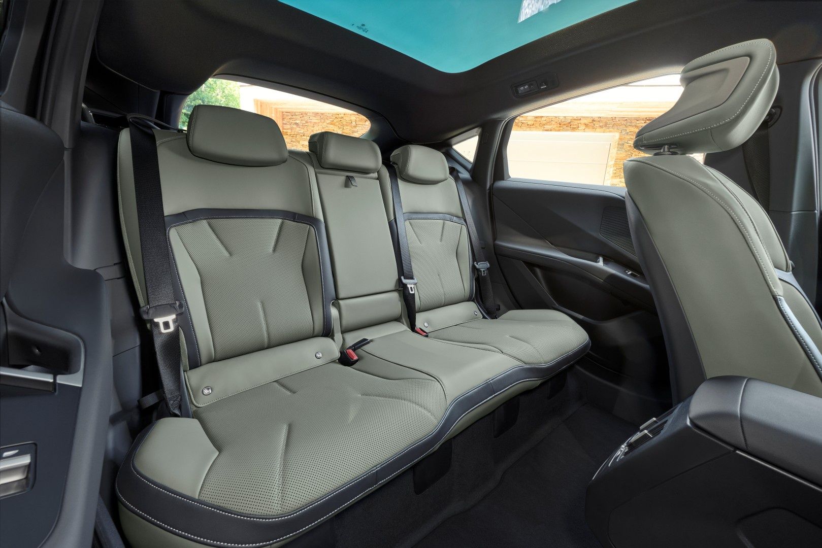 BMW iX4