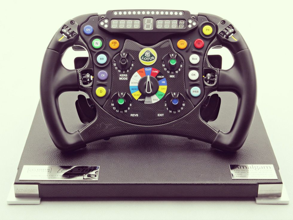Kierownica Kimiego Räikkönena z bolidu zespołu Lotus z sezonu 2012