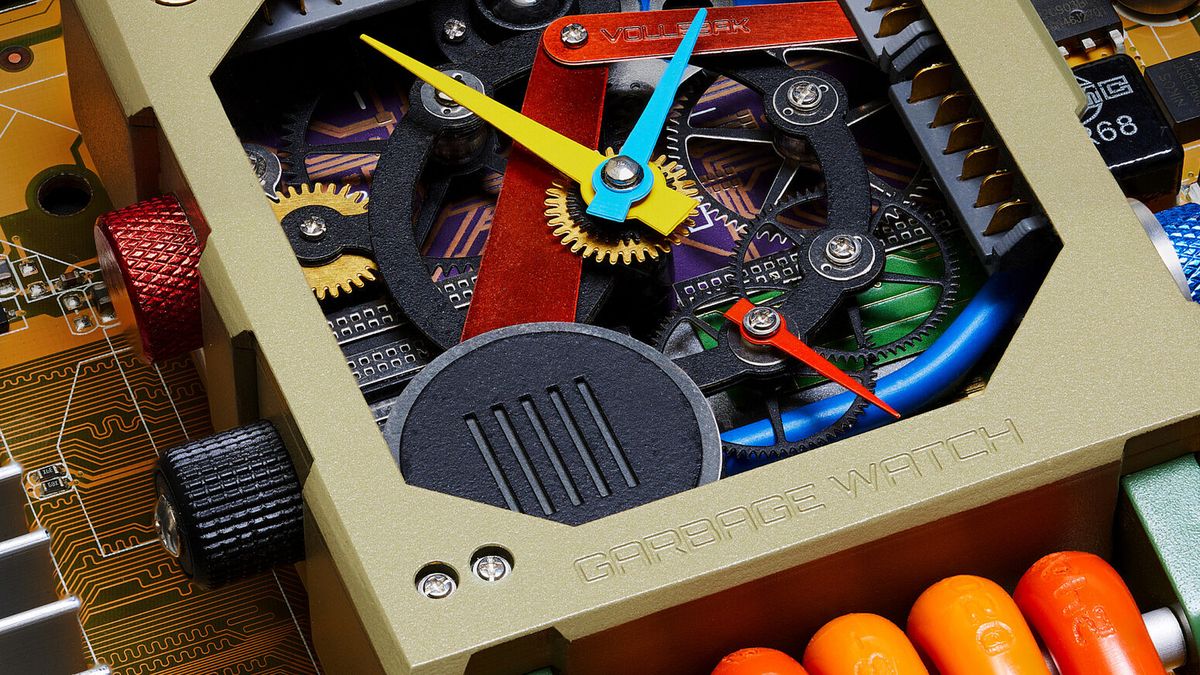 Zegarek ze starych telefonów i telewizorów. Powiedzieli "nie" elektronicznym odpadom 1