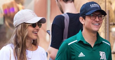 Uśmiechnięta Jessica Alba na spacerze z młodszym o 11 lat partnerem. Jeszcze niedawno jej znajomi zapewniali, że "to nic poważnego"