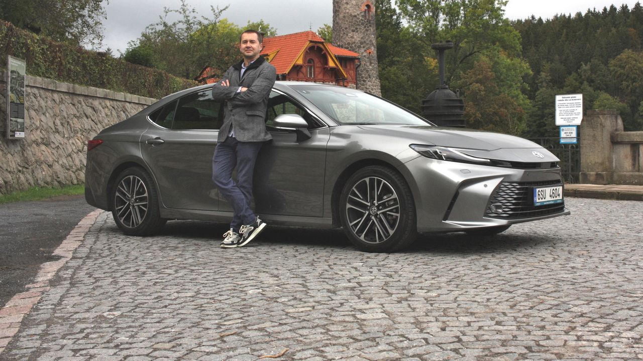 Pierwsza jazda: Toyota Camry – dopracowany mistrz oszczędzania