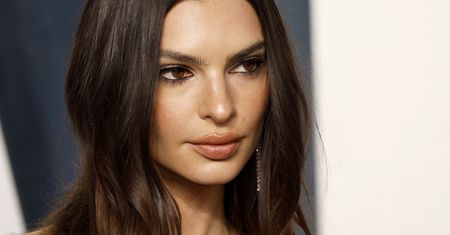 Oscary 2022. Co za kreacja! Za Emily Ratajkowski obracały się głowy