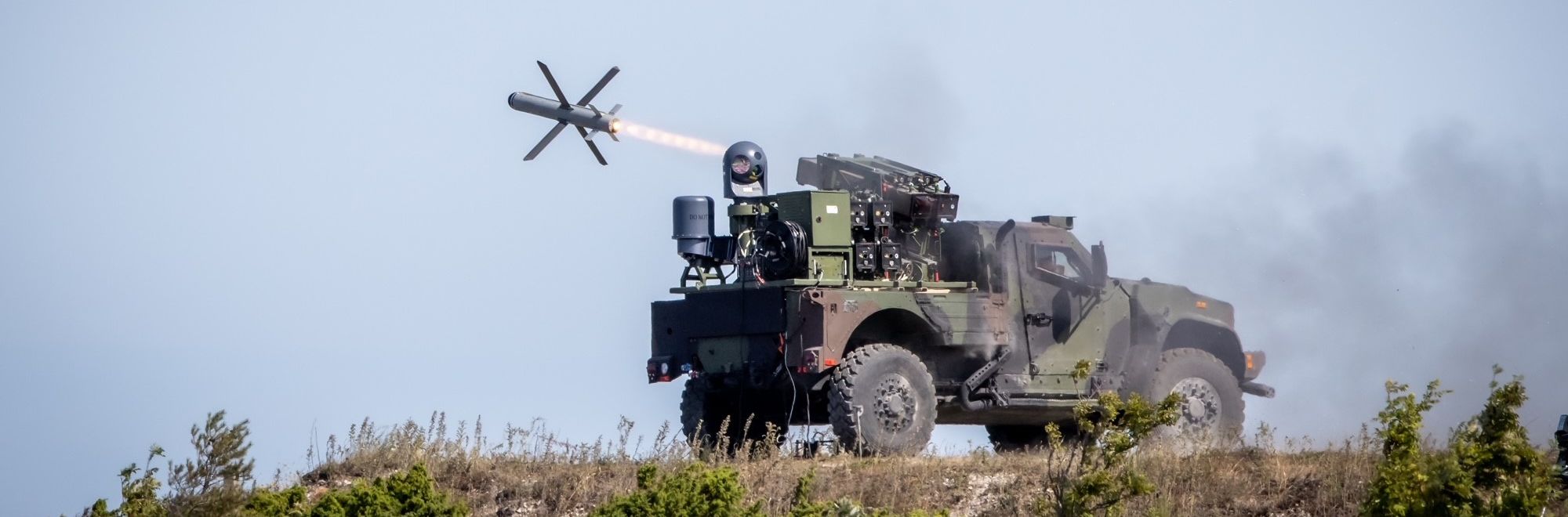 Wyrzutnia Spike NLOS zamontowana na pojeździe Oshkosh JLTV.