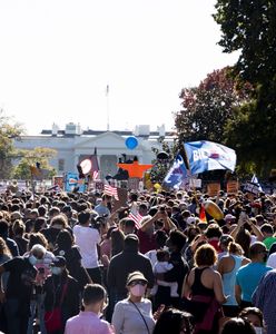Wybory USA. Joe Biden prezydentem-elektem. Tłumy przed Białym Domem