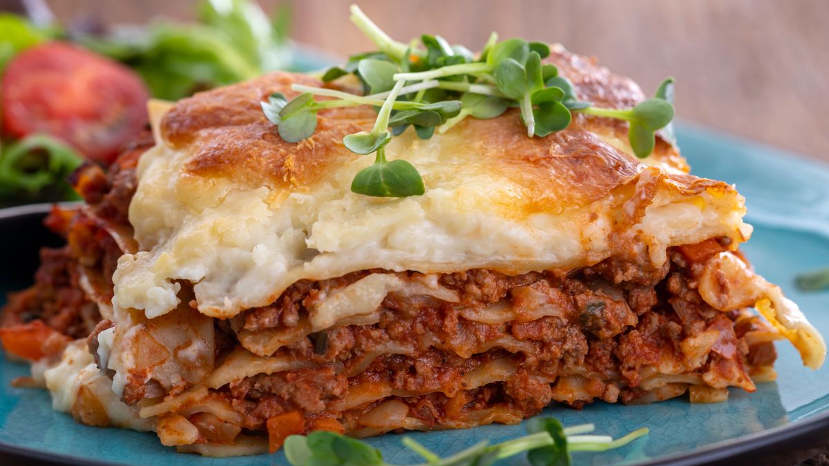 Włoska lasagne powinna wyjść mięciutka i pełna nadzienia