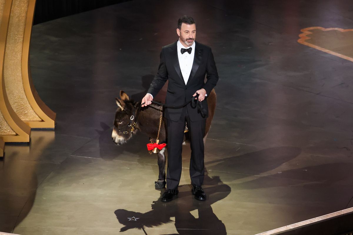 Jimmy Kimmel w pewnym momencie wprowadził na scenę osła