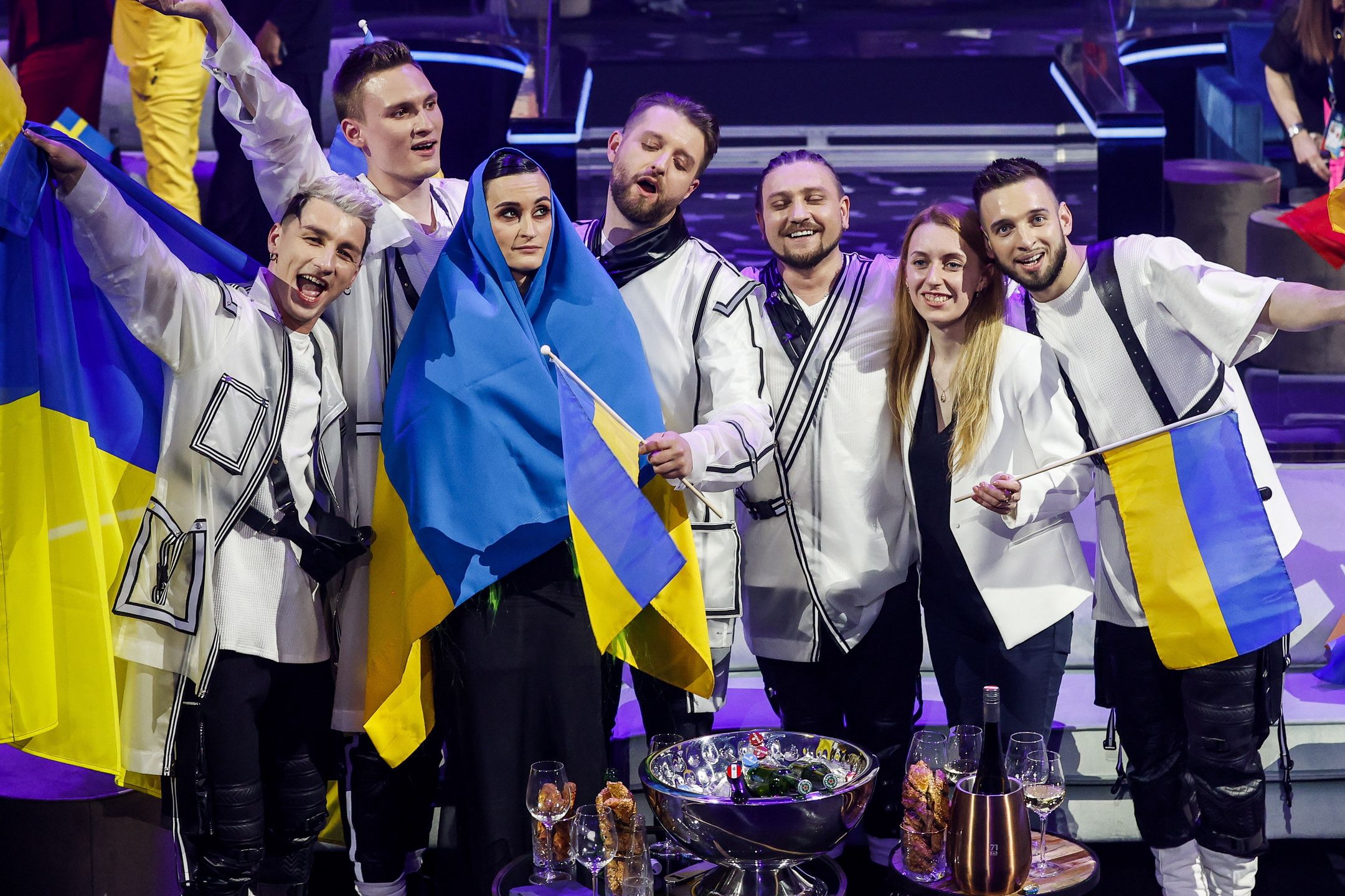 epa09210524 GO_A from Ukraine react after the qualification for the Grand Final during the First Semi-Final of the 65th annual Eurovision Song Contest (ESC) at the Rotterdam Ahoy arena, in Rotterdam, The Netherlands, 18 May 2021. Due to the coronavirus (COVID-19) pandemic, only a limited number of visitors is allowed at the 65th edition of the Eurovision Song Contest (ESC2021) that is taking place in an adapted form at the Rotterdam Ahoy and consist of two semi-finals, on 18 and 20 May 2021, and a grand final on 22 May 2021.  EPA/ROBIN VAN LONKHUIJSEN Dostawca: PAP/EPA.