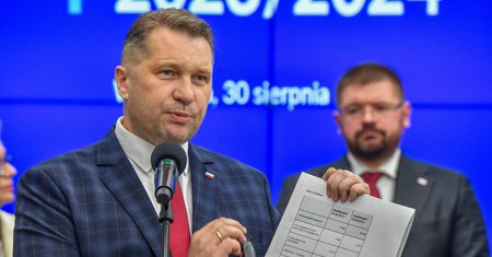 Pytanie o 300+. Czarnek grzmi. "Nie mają prawa"