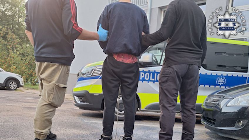Zabójstwo 49-latki w Kędzierzynie-Koźlu. Policja zatrzymała 19-latka. Miał przy sobie nóż i młotek