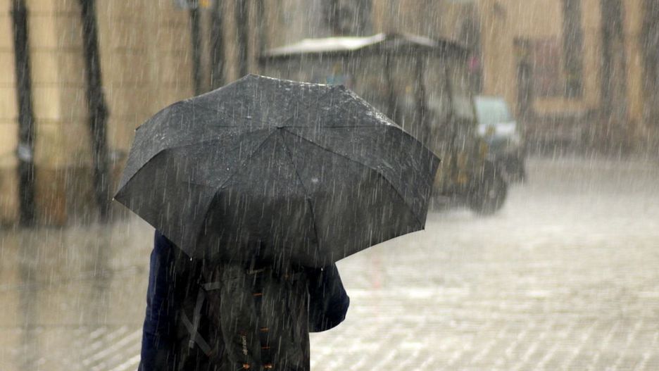 W sporej części kraju opady deszczu i burze 