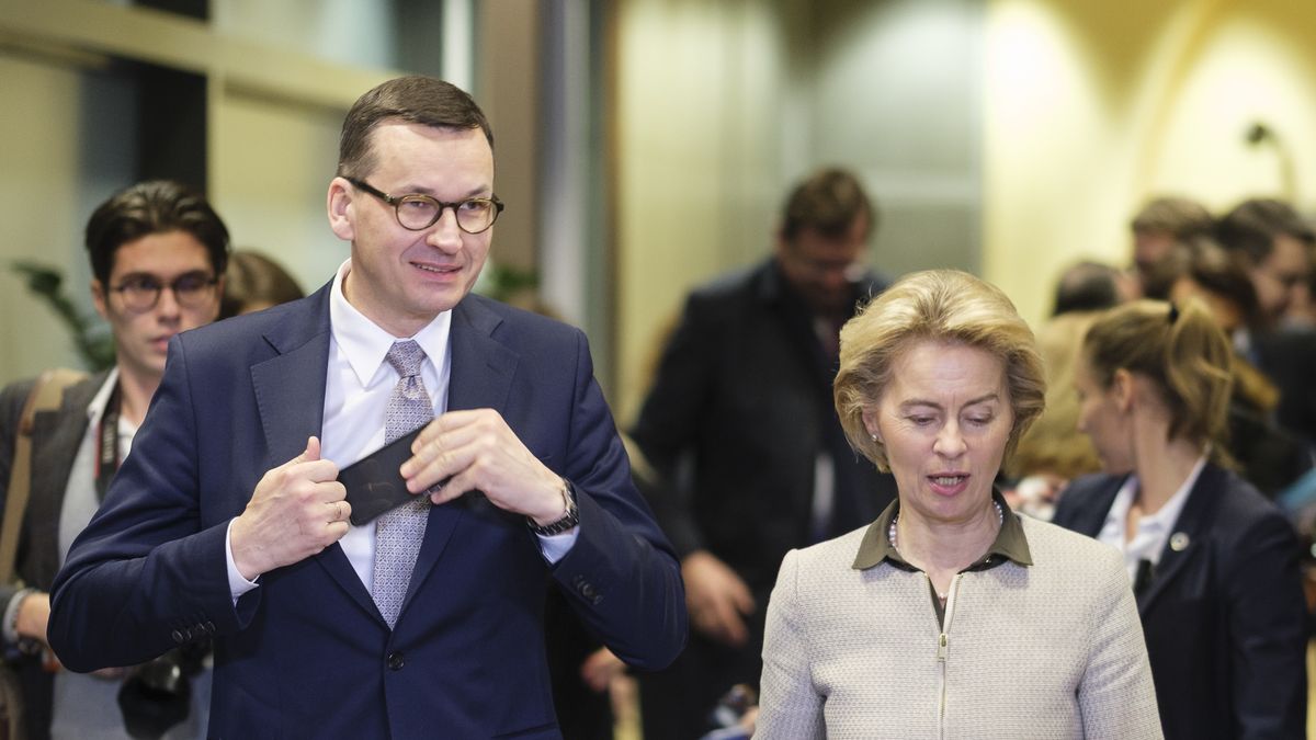 BRUSSELS, BELGIUM - FEBRUARY 6: Polish Prime Minister Mateusz Morawiecki (L) is welcome by the President of the European Commission Ursula von der Leyen (R) prior to a bilateral meeting in the European Commission on February 6, 2020 in Brussels, Belgium. (Photo by Thierry Monasse/Getty Images)