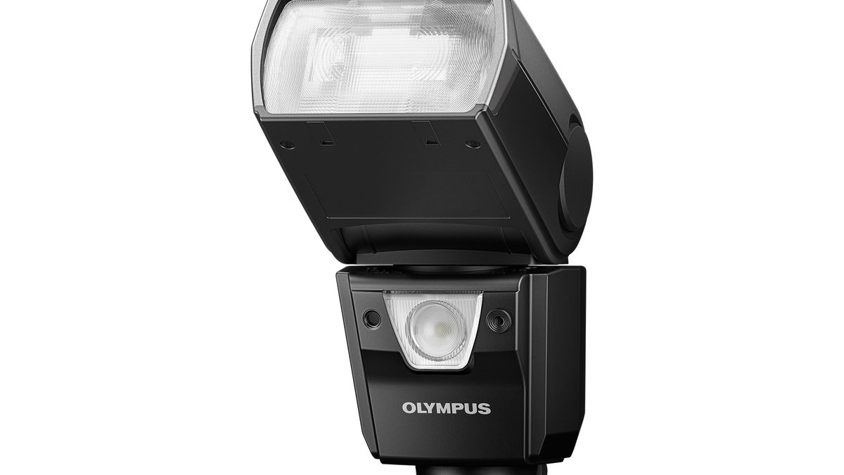 Olympus FL-900R - szybka lampa błyskowa z diodą LED do filmowania 1