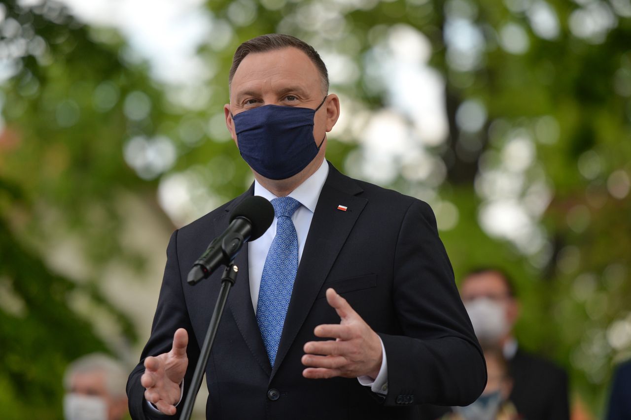 Prezydent Andrzej Duda jest coraz bliższy zawetowania ustawy lex TVN, jeśli trafi na jego biurko (Photo by Artur Widak/NurPhoto via Getty Images)