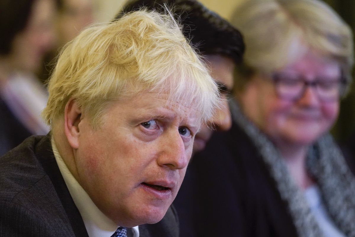 Boris Johnson chciał, by uchodźcy, którzy dostali się do wybrzeży Wielkiej Brytanii przez Kanał La Manche i starali się o azyl, byli deportowani do Rwandy i tam czekali na zakończenie urzędowych procesów 